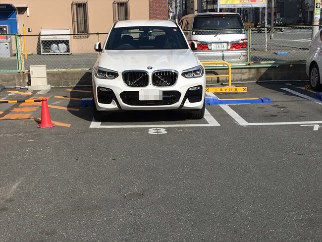 BMW X3　車庫入れ