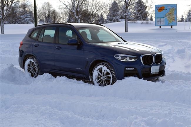 BMW X3 xDrive20d 雪道