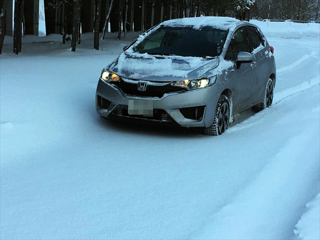 フィットで雪道走行