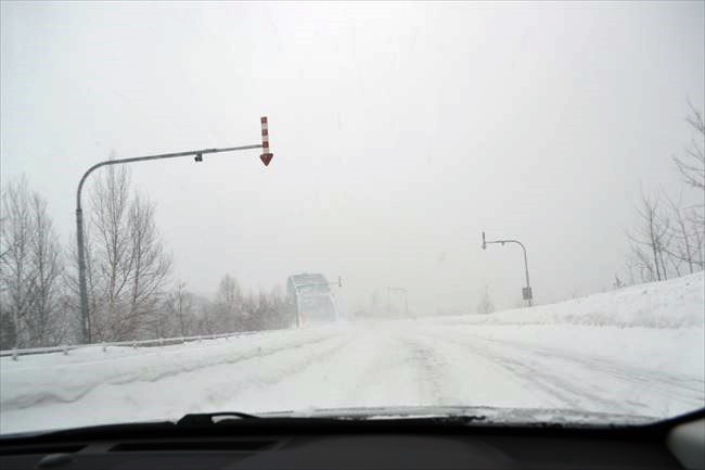 雪の山道