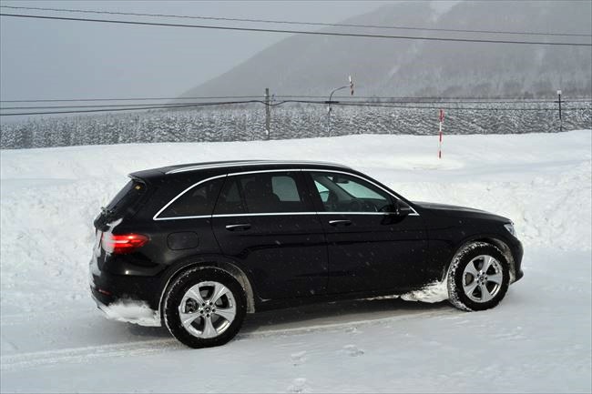 メルセデス・ベンツ GLC220d 横から