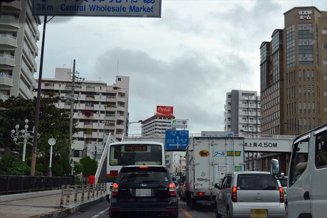 沖縄　那覇市内を走行