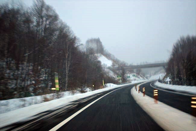 クラウン　スタッドで高速道路を走行