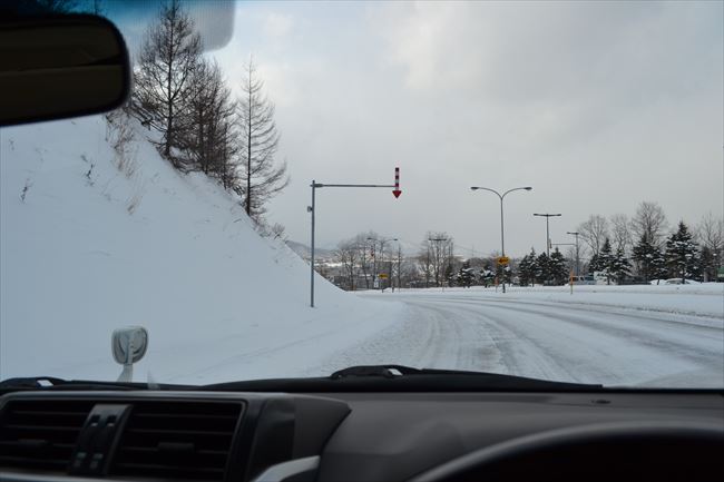 雪の峠道