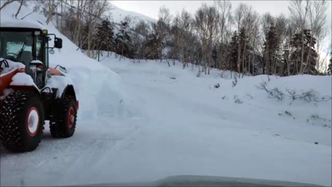 レヴォーグで雪道発進