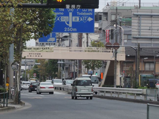 歩道橋から取り締まり